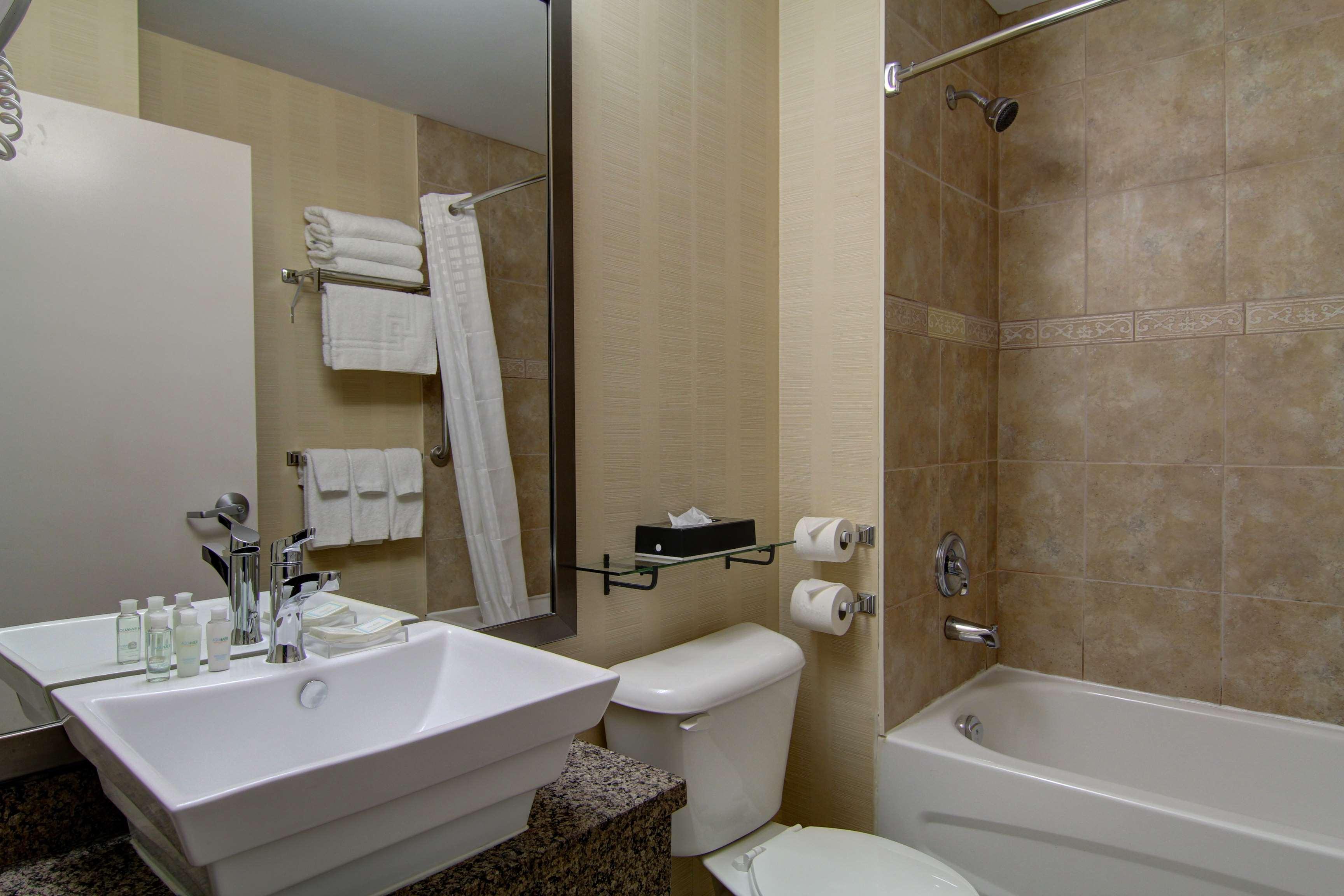 Best Western Plus Bowmanville Exteriör bild