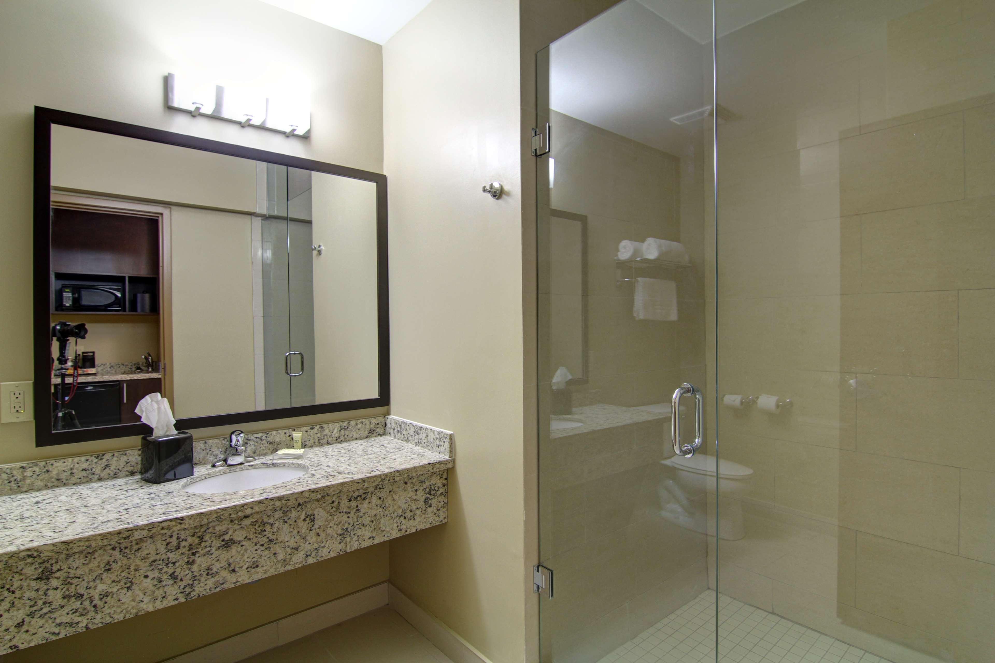 Best Western Plus Bowmanville Exteriör bild