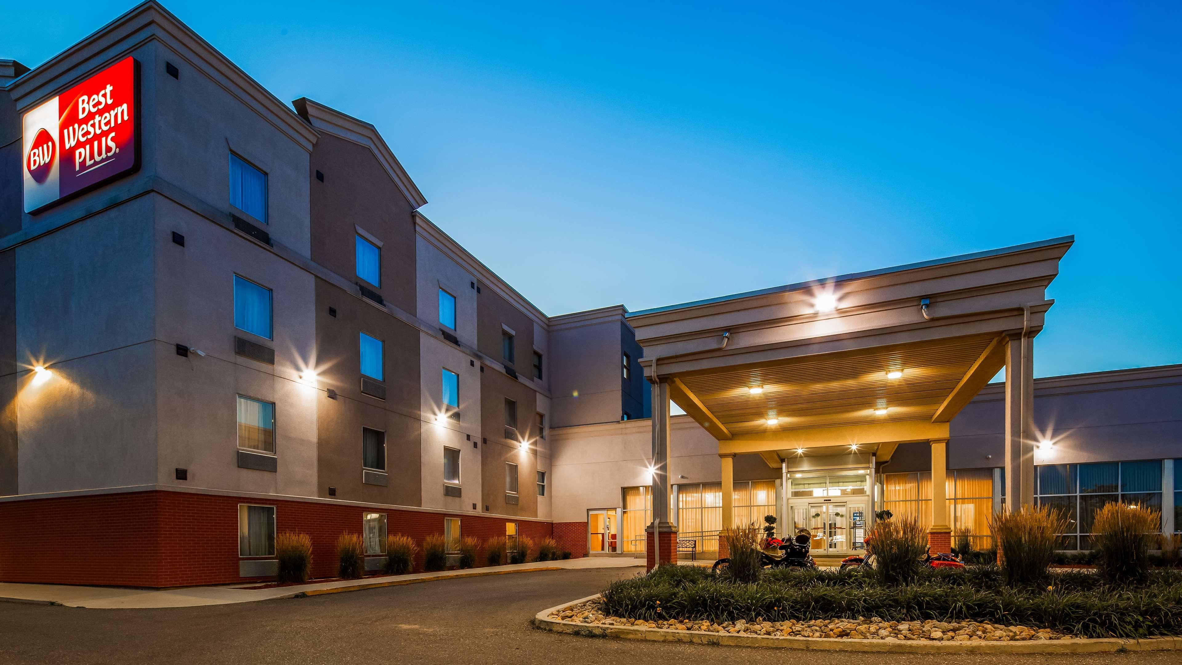 Best Western Plus Bowmanville Exteriör bild