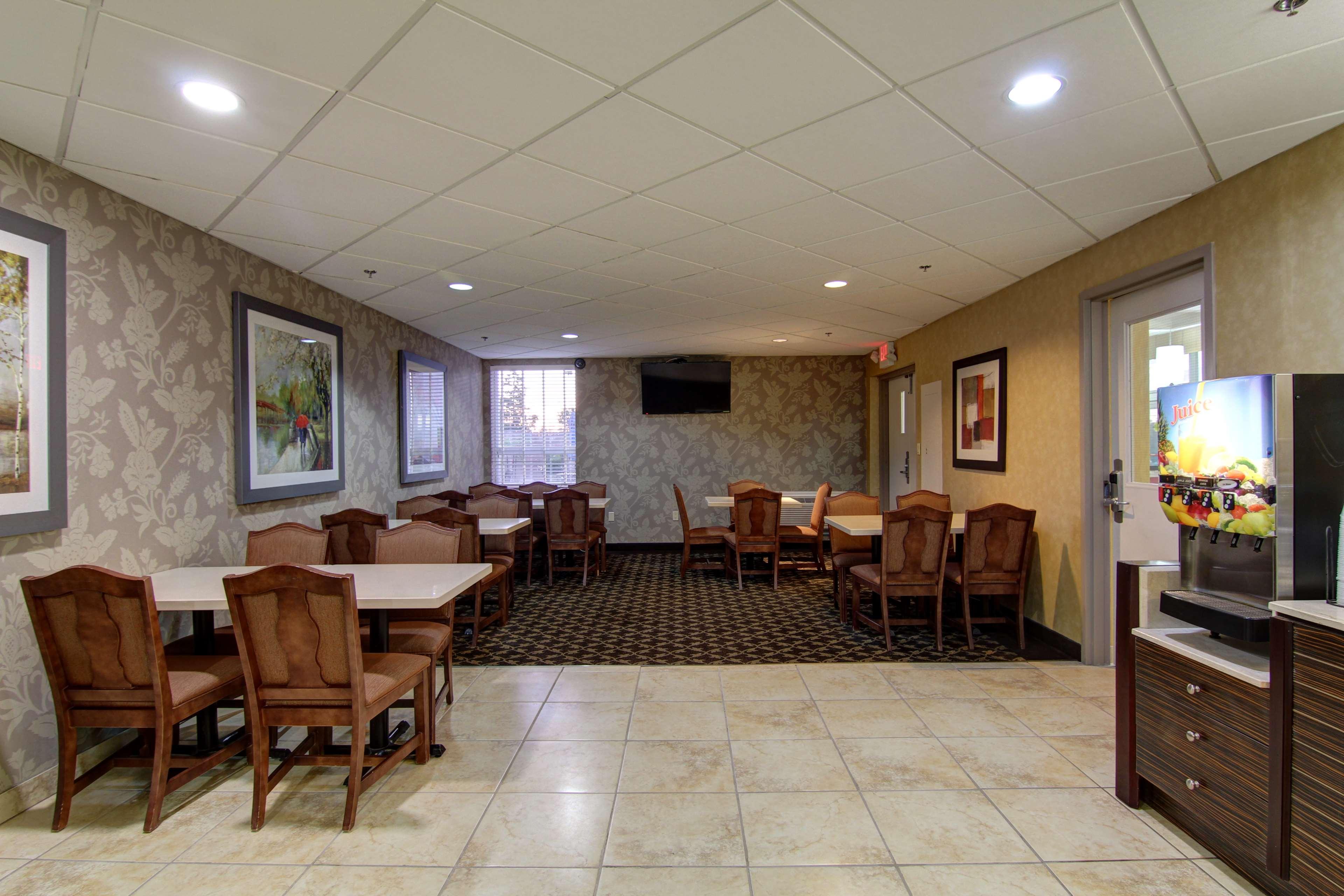 Best Western Plus Bowmanville Exteriör bild