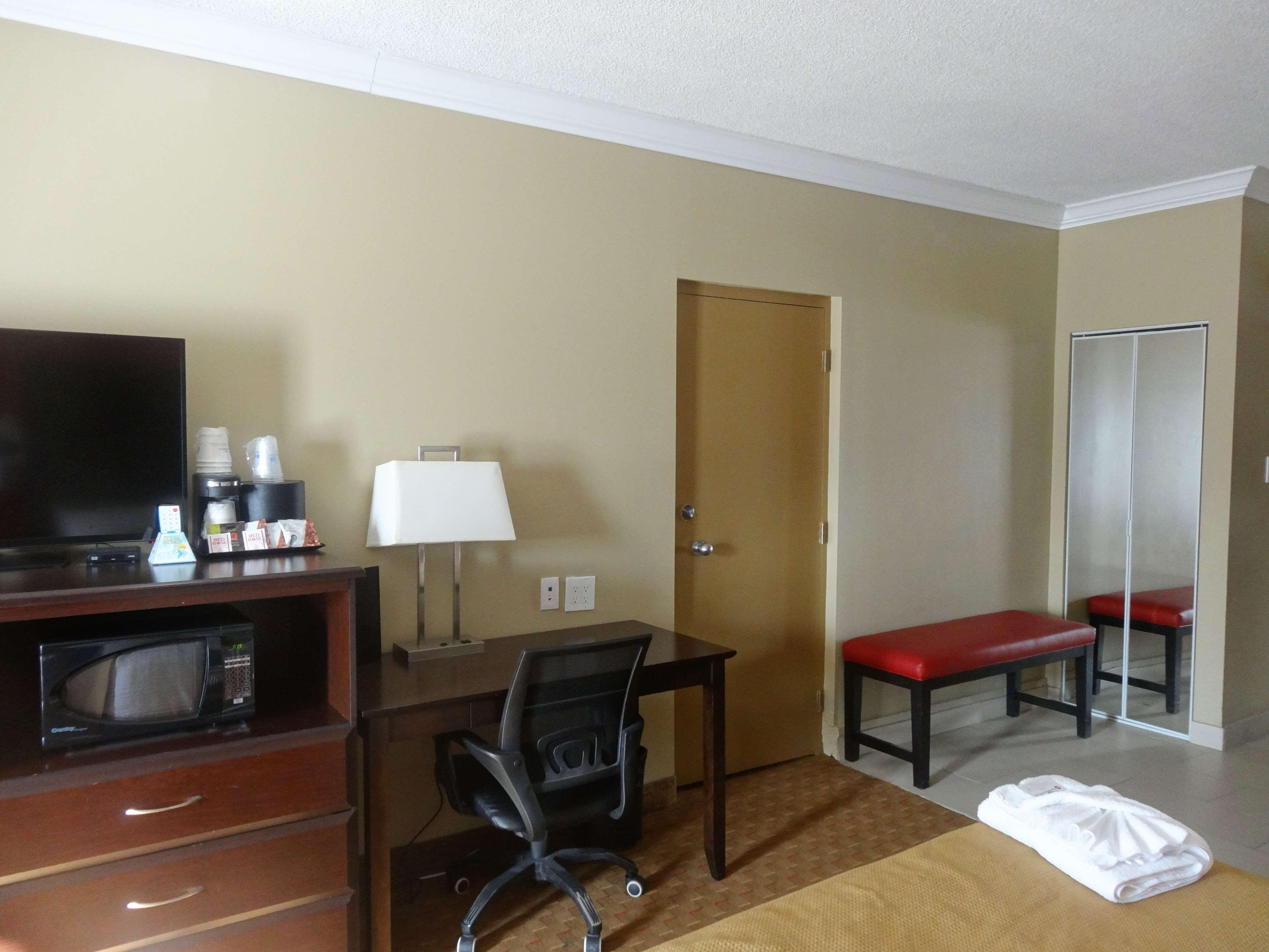 Best Western Plus Bowmanville Exteriör bild