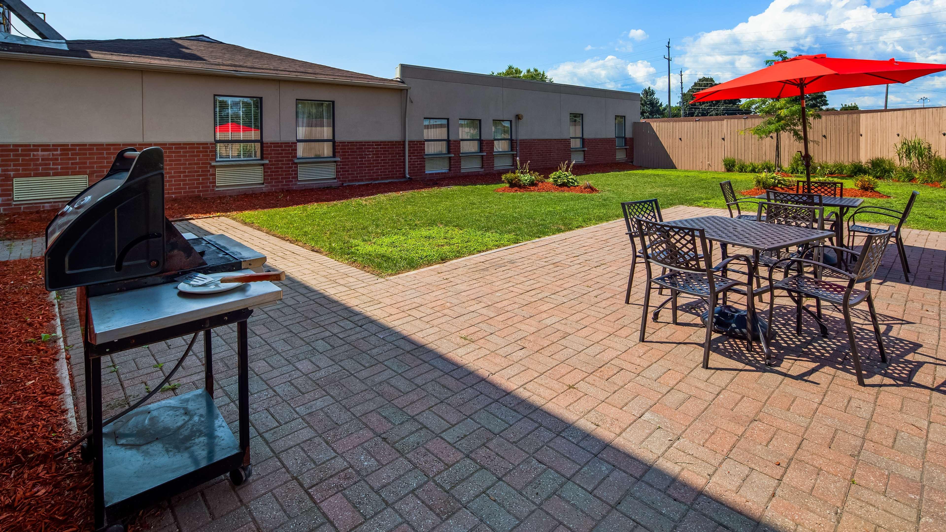 Best Western Plus Bowmanville Exteriör bild